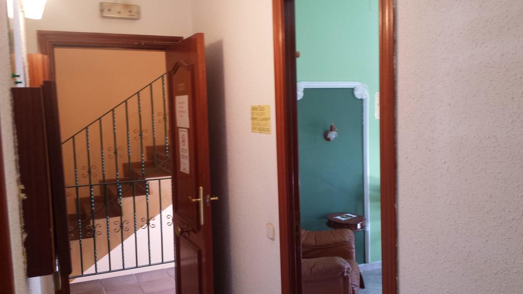 סנט בואי דל לוברגאט Hostal Porta De Ferro מראה חיצוני תמונה